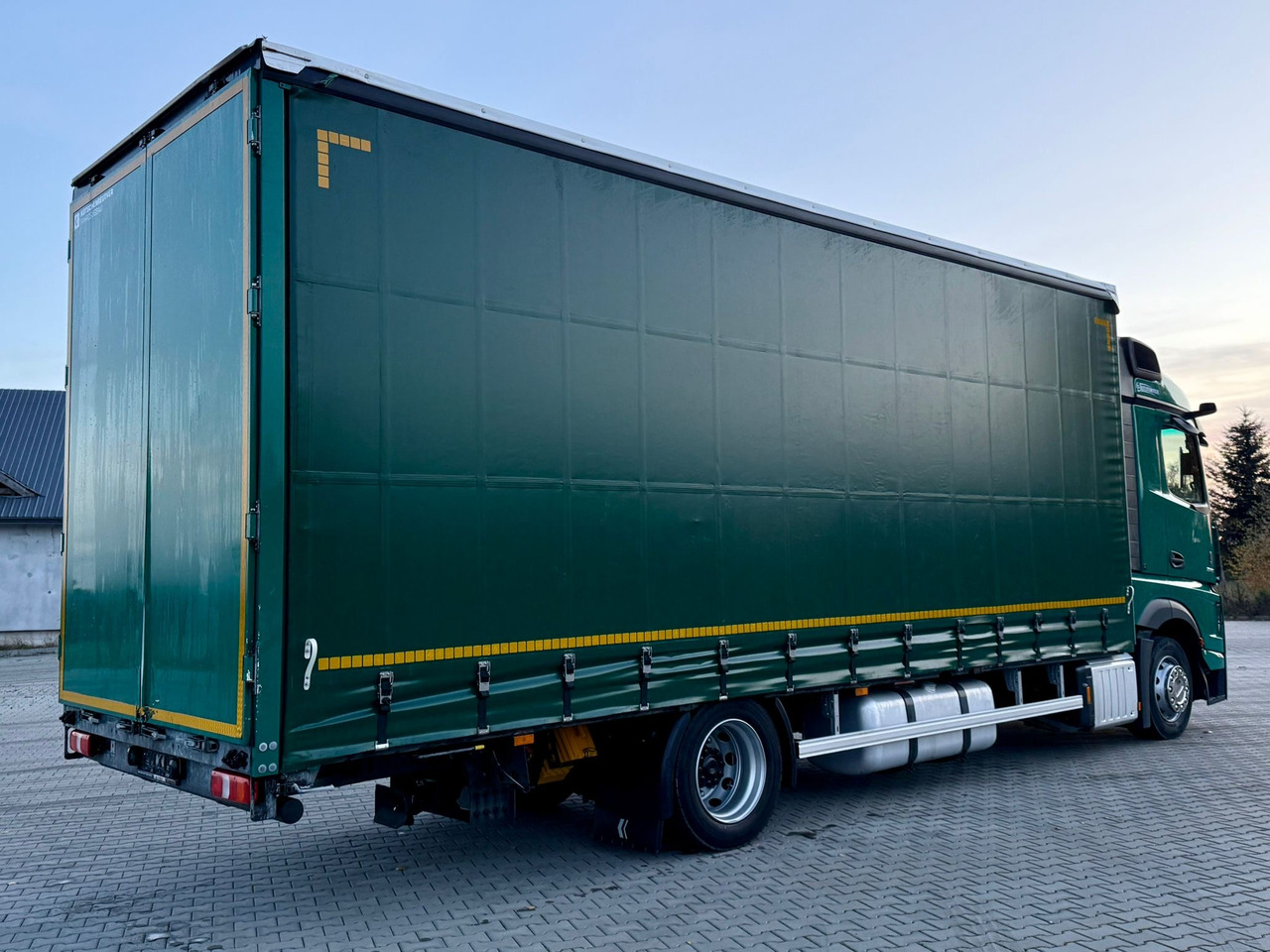 MERCEDES-BENZ ACTROS 1845 / FIRANKA / 19 EUROPALET / DUŻA KABINA / AUTOMAT / 2021 - Camião de lona: foto 4 MERCEDES-BENZ ACTROS 1845 / FIRANKA / 19 EUROPALET / DUŻA KABINA / AUTOMAT / 2021 - Camião de lona: foto 4