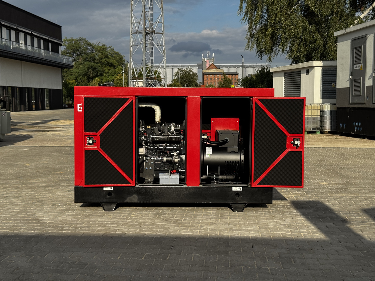 IVECO 30 kVA / 24 kW - Gerador elétrico: foto 4 IVECO 30 kVA / 24 kW - Gerador elétrico: foto 4