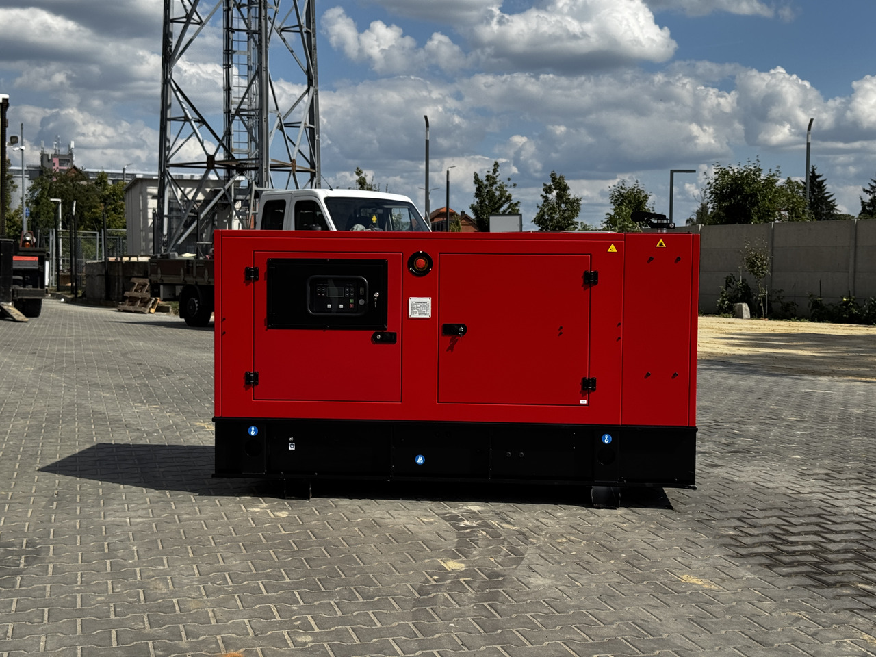 PERKINS 60 kVA / 48 kW - Gerador elétrico: foto 1 PERKINS 60 kVA / 48 kW - Gerador elétrico: foto 1