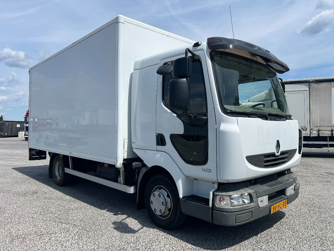 Renault Midliner 160 Manual - Camião furgão: foto 2 Renault Midliner 160 Manual - Camião furgão: foto 2