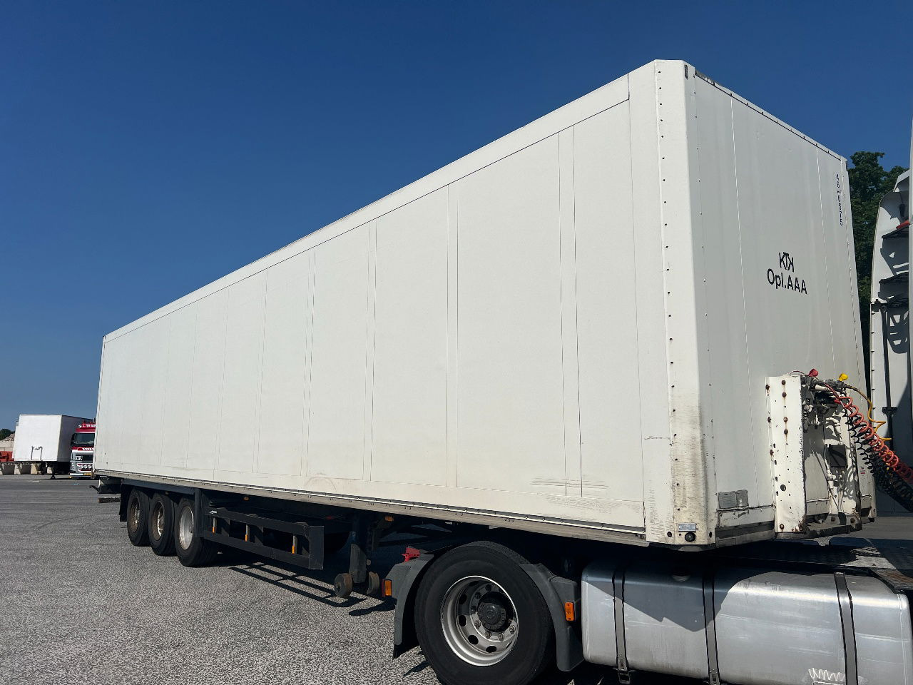 Schmitz Cargobull Isoliert koffer, SAF achsen - Semi-reboque isotérmico: foto 2 Schmitz Cargobull Isoliert koffer, SAF achsen - Semi-reboque isotérmico: foto 2
