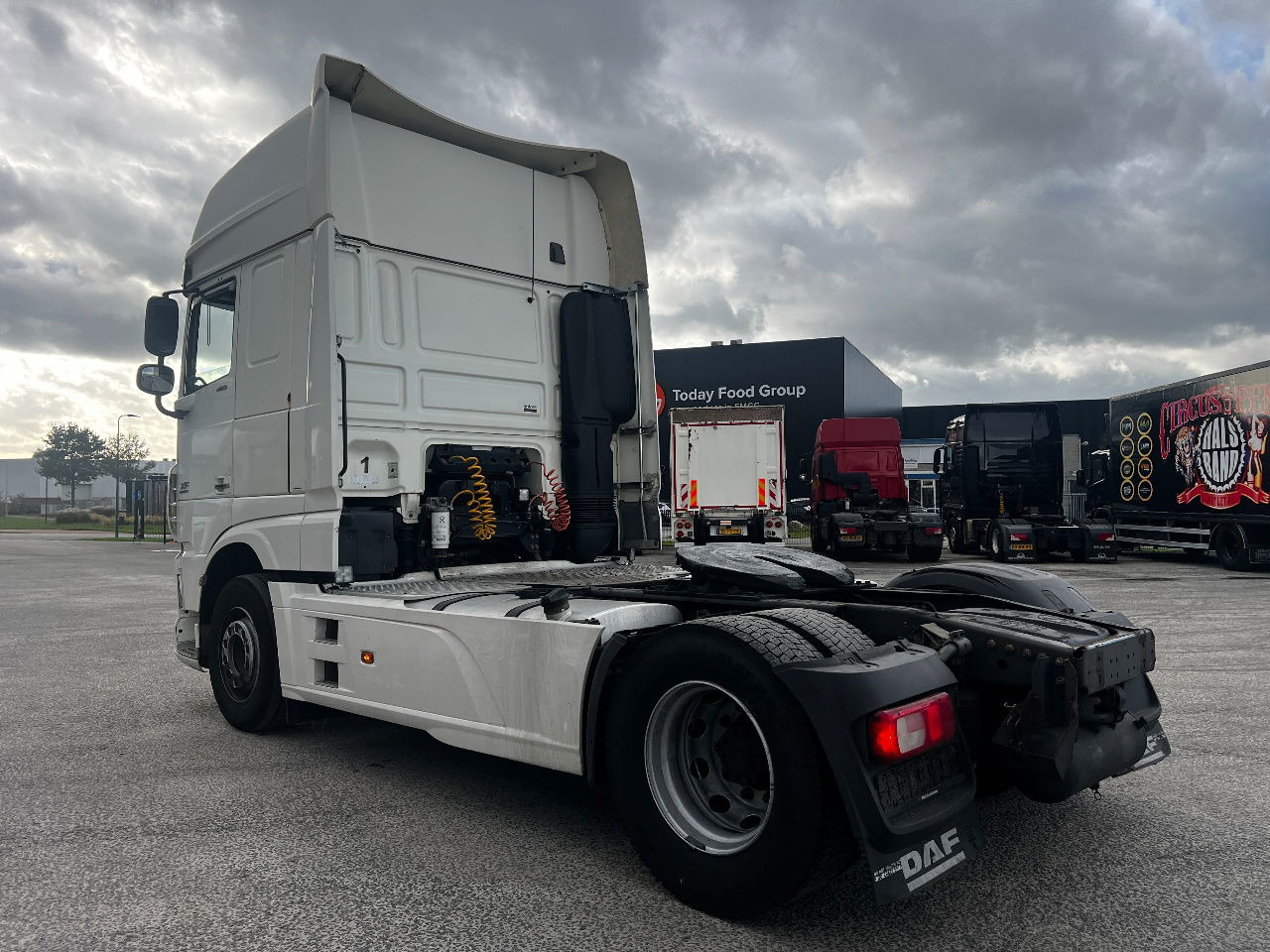 DAF XF 460 SSC, Retarder, Full spoiler - Tractor: foto 4 DAF XF 460 SSC, Retarder, Full spoiler - Tractor: foto 4