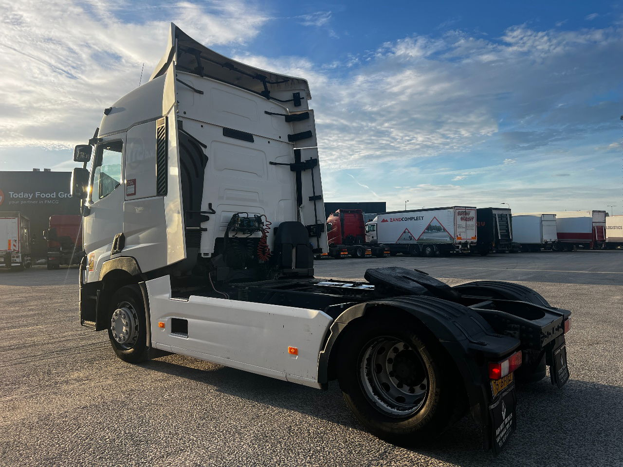 Renault T380 EUro 6, Full spoilers - Tractor: foto 4 Renault T380 EUro 6, Full spoilers - Tractor: foto 4