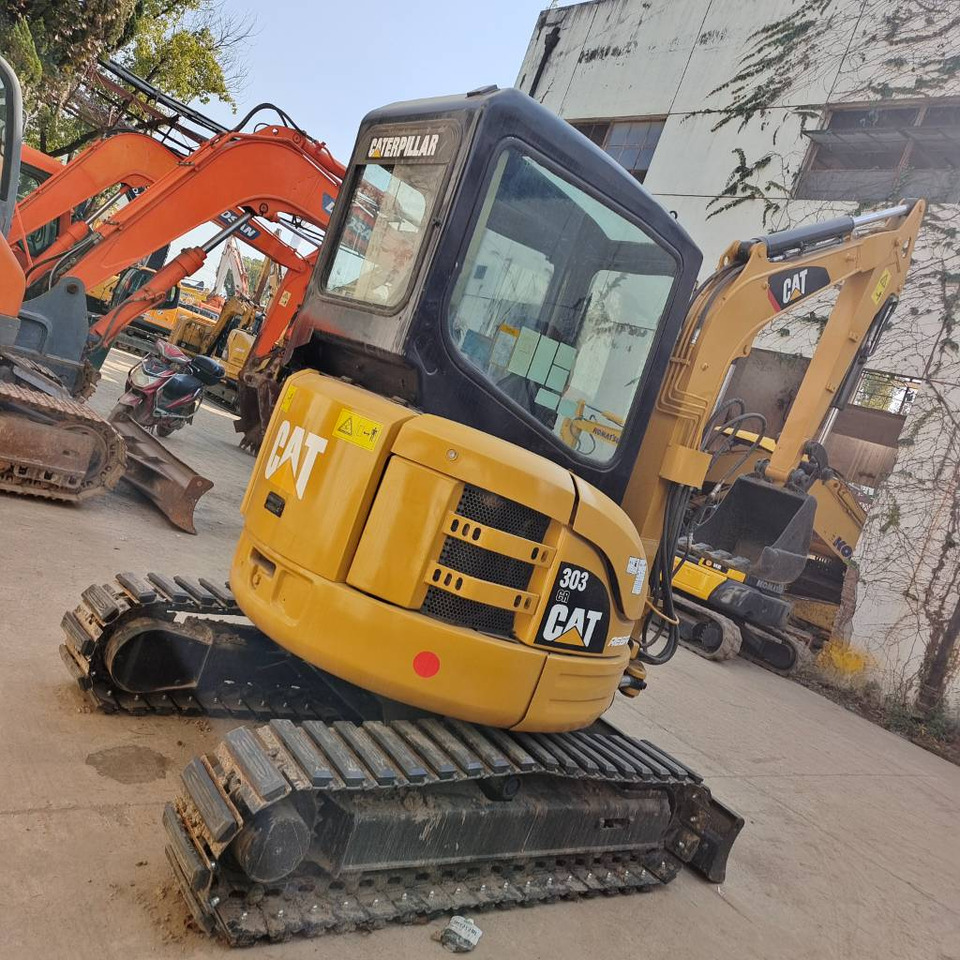 CAT 303 CR - Mini escavadeira: foto 1 CAT 303 CR - Mini escavadeira: foto 1