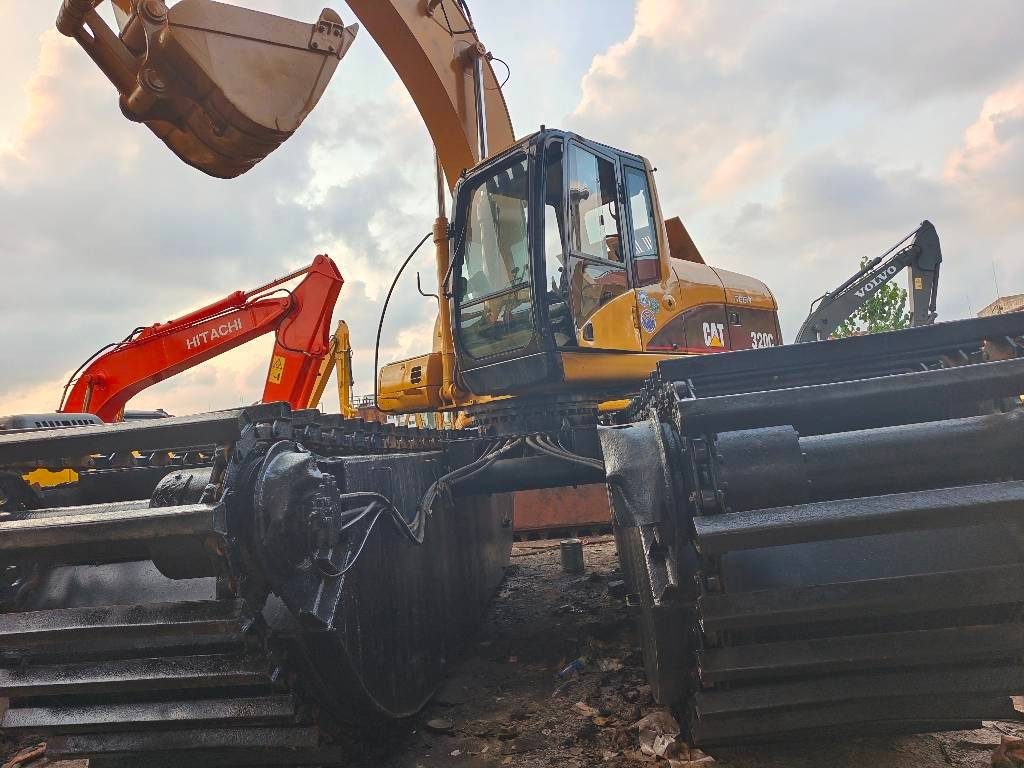 CAT 320 C - Escavadeira flutuante: foto 1 CAT 320 C - Escavadeira flutuante: foto 1