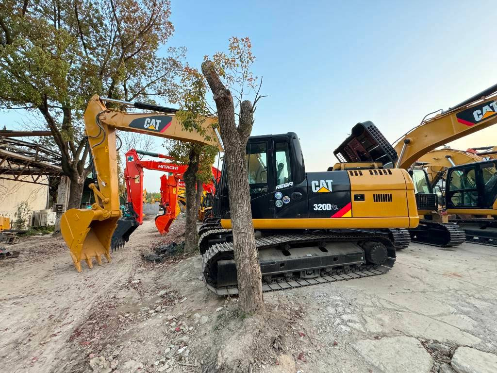 CAT 320 D-C7.1 enging - Escavadora de rastos: foto 1 CAT 320 D-C7.1 enging - Escavadora de rastos: foto 1