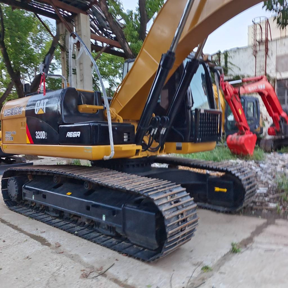Escavadora de rastos CAT 320 D: foto 1