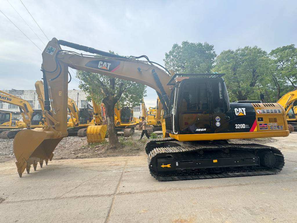 CAT 320 D2L - Escavadora de rastos: foto 1 CAT 320 D2L - Escavadora de rastos: foto 1