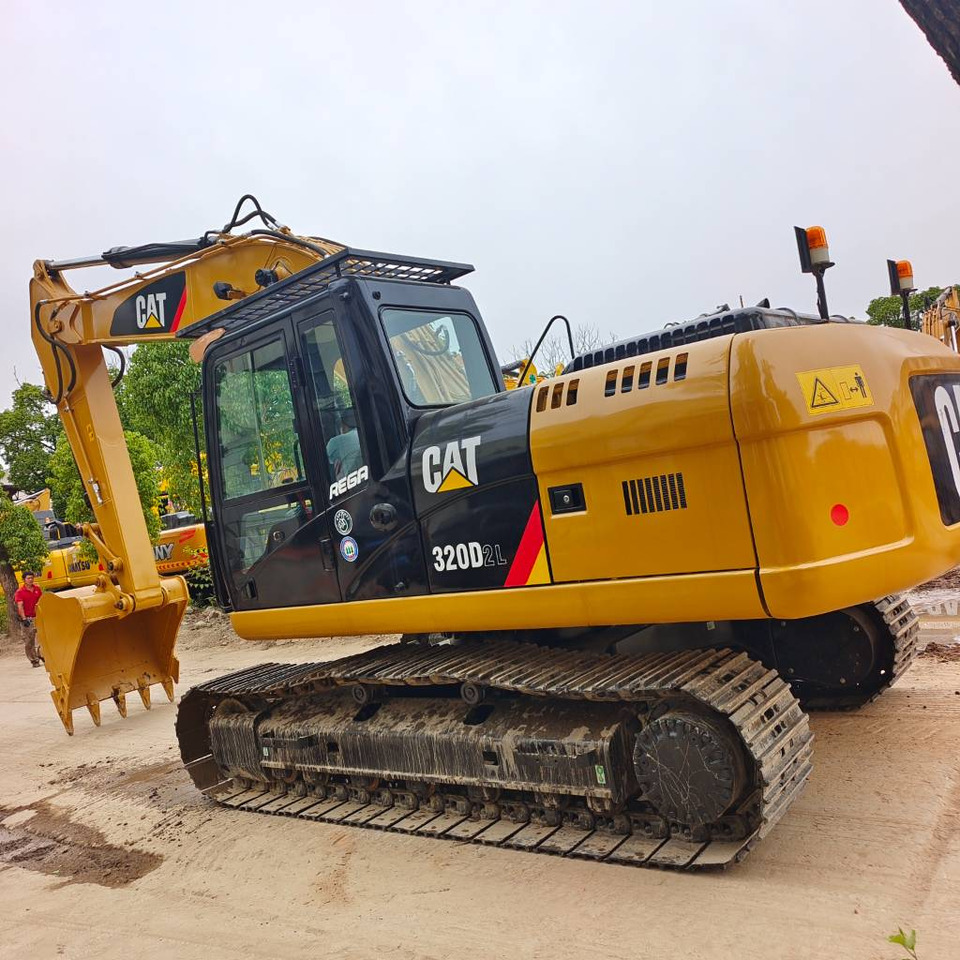 CAT 320 D2L - Escavadora de rastos: foto 1 CAT 320 D2L - Escavadora de rastos: foto 1