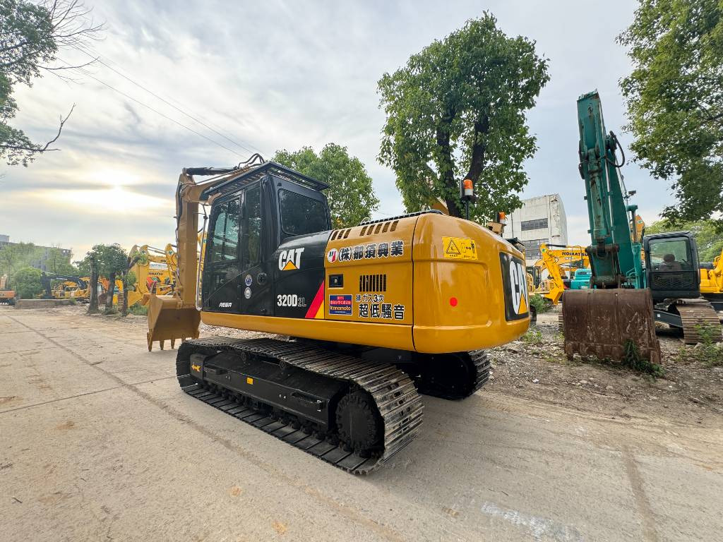 CAT 320 D2L - Escavadora de rastos: foto 2 CAT 320 D2L - Escavadora de rastos: foto 2