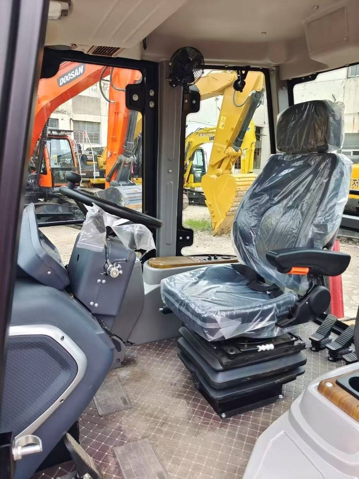 CAT 420 F Brand new machines - Retroescavadeira: foto 4 CAT 420 F Brand new machines - Retroescavadeira: foto 4