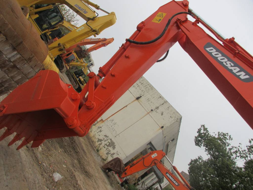 Doosan DH 150 LC-7 - Escavadeira de rodas: foto 2 Doosan DH 150 LC-7 - Escavadeira de rodas: foto 2