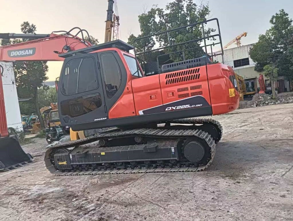 Doosan DX 225 LC-9C - Escavadora de rastos: foto 3 Doosan DX 225 LC-9C - Escavadora de rastos: foto 3