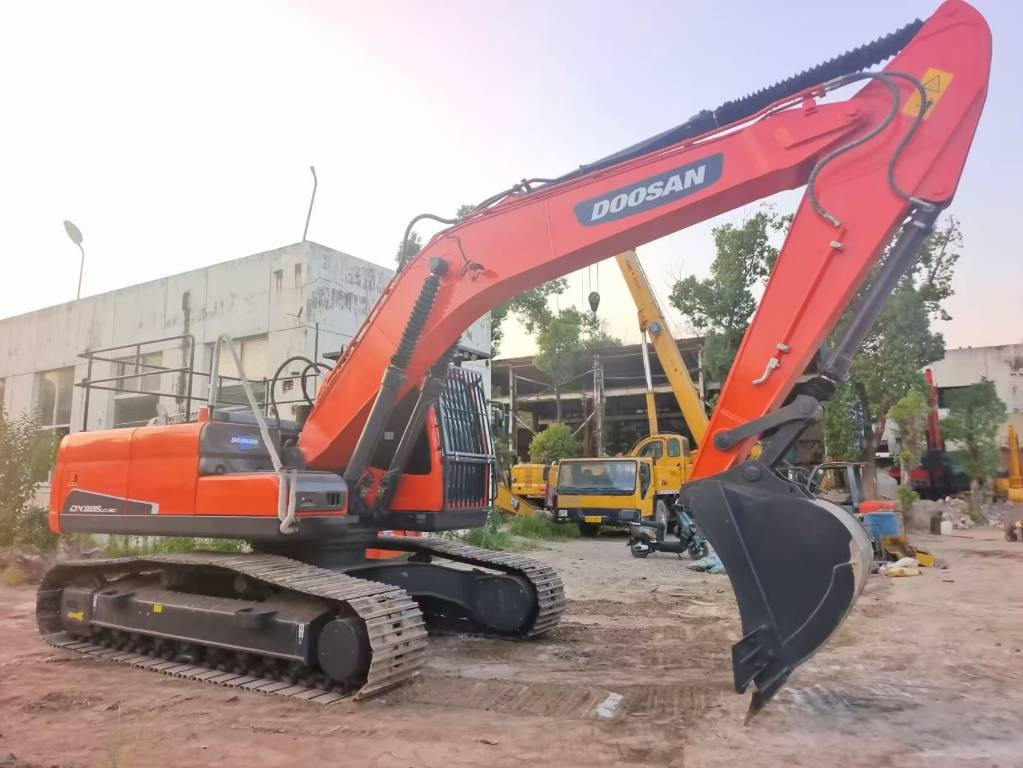 Doosan DX 225 LC - Escavadora de rastos: foto 1 Doosan DX 225 LC - Escavadora de rastos: foto 1