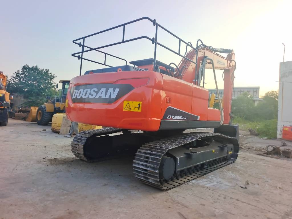 Doosan DX 225 LC - Escavadora de rastos: foto 1 Doosan DX 225 LC - Escavadora de rastos: foto 1