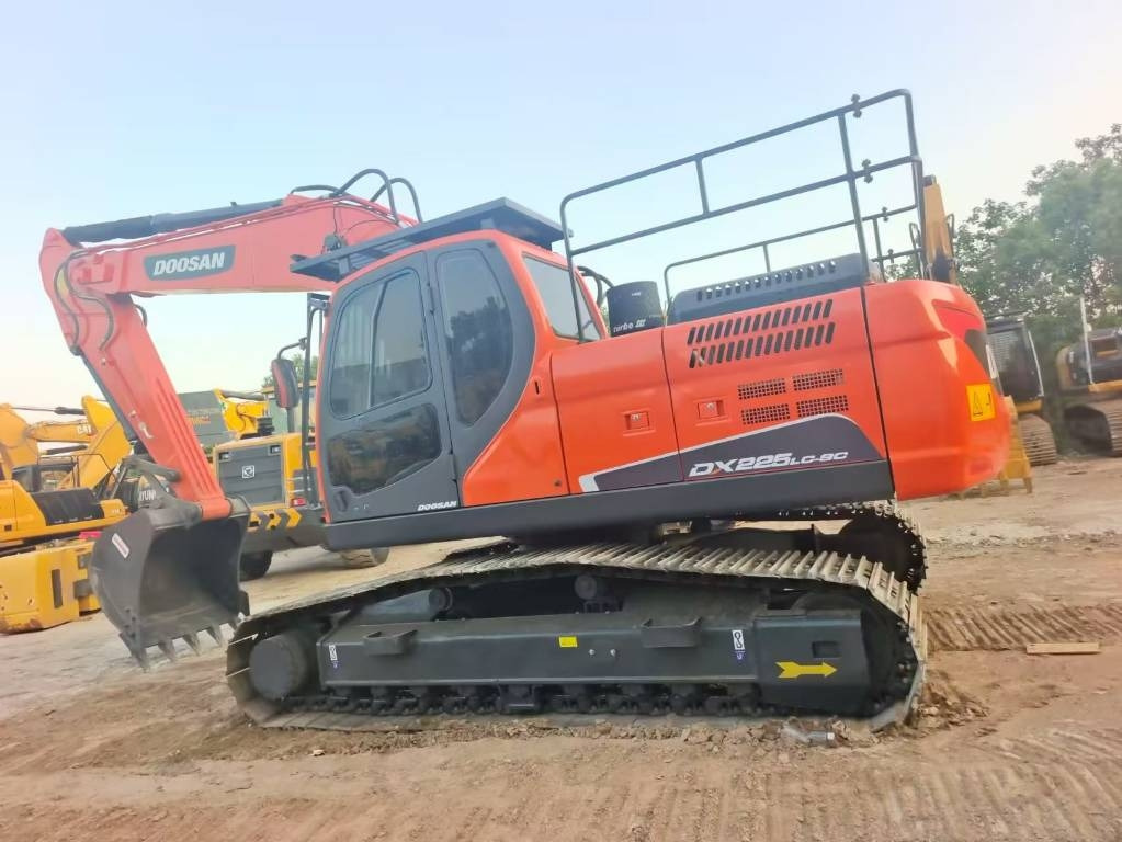 Doosan DX 225 LC - Escavadora de rastos: foto 1 Doosan DX 225 LC - Escavadora de rastos: foto 1