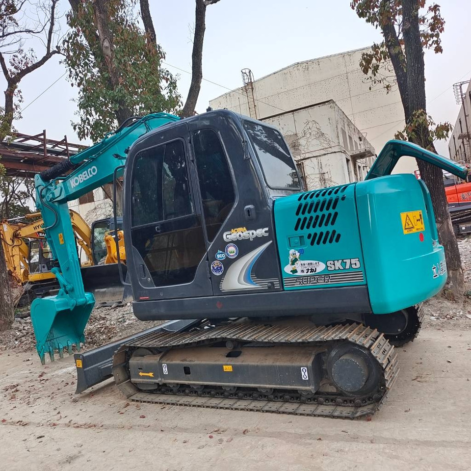 Kobelco SK 75 CSR - Escavadora de rastos: foto 1 Kobelco SK 75 CSR - Escavadora de rastos: foto 1