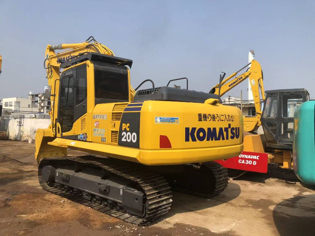 Komatsu PC 220-8 - Escavadora de rastos: foto 1 Komatsu PC 220-8 - Escavadora de rastos: foto 1