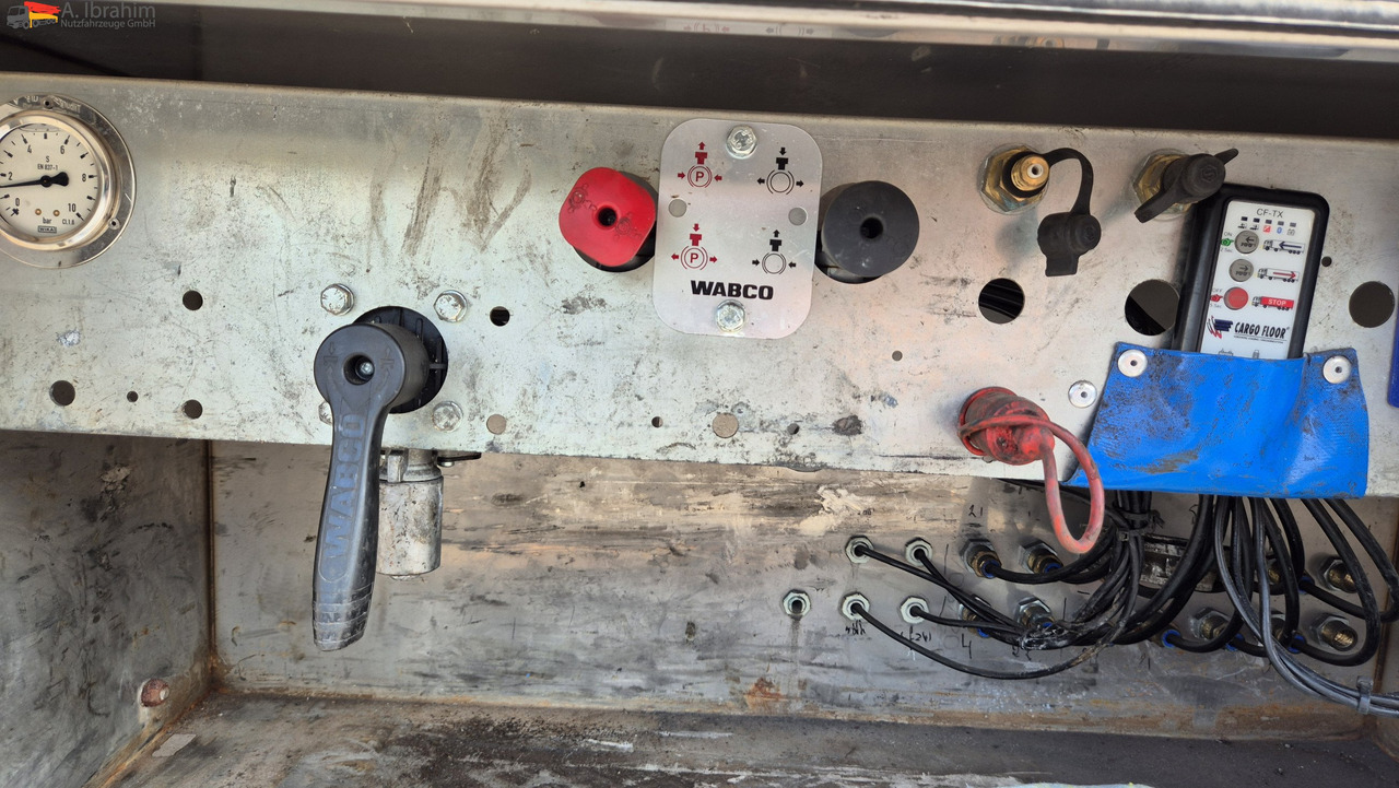 Kraker CF-200 Cargo-Floor Boden, Liftachse, SAF Achsen - Semi-reboque piso móvel: foto 5 Kraker CF-200 Cargo-Floor Boden, Liftachse, SAF Achsen - Semi-reboque piso móvel: foto 5