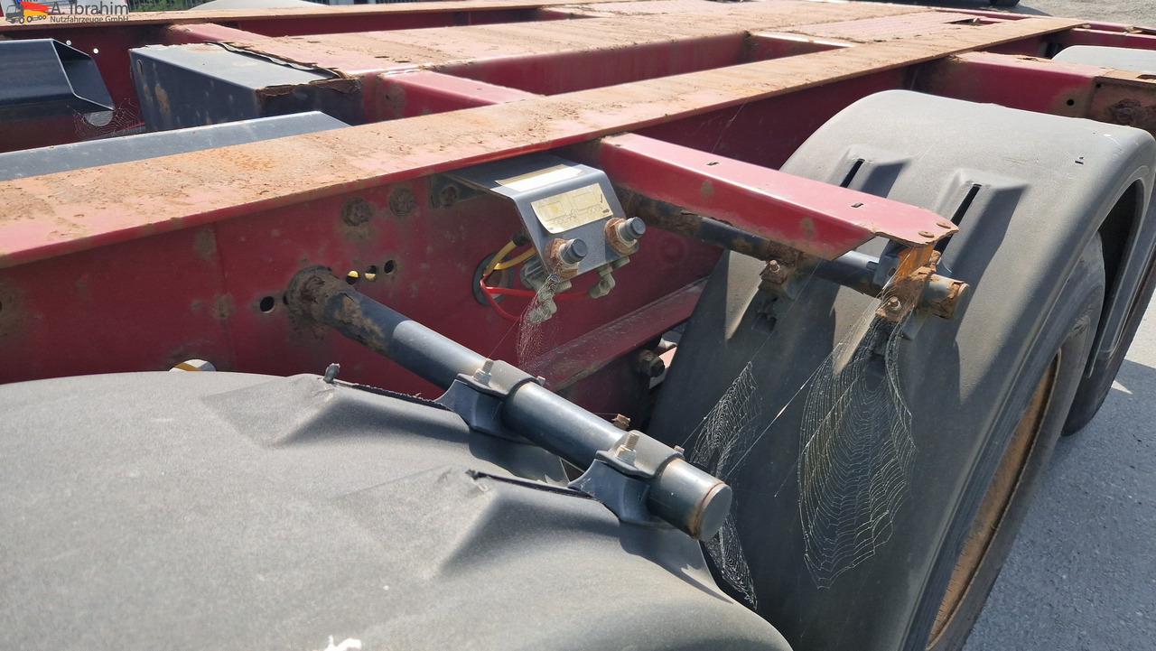 Krone SD Containerchassis 2x 20, 30, 40 ft deutscher Auflieger, ausziehbar - Semi-reboque transportador de contêineres/ Caixa móvel: foto 2 Krone SD Containerchassis 2x 20, 30, 40 ft deutscher Auflieger, ausziehbar - Semi-reboque transportador de contêineres/ Caixa móvel: foto 2