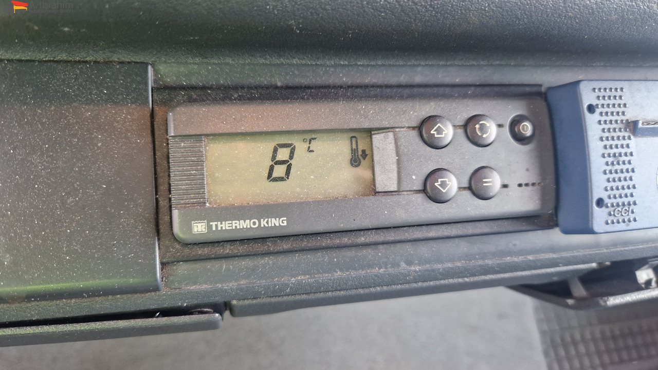MAN 8.180 Thermokingkühlung - 30 ° sauber, 3. Gang kratzt, voll fahrbereit - Camião frigorífico: foto 4 MAN 8.180 Thermokingkühlung - 30 ° sauber, 3. Gang kratzt, voll fahrbereit - Camião frigorífico: foto 4