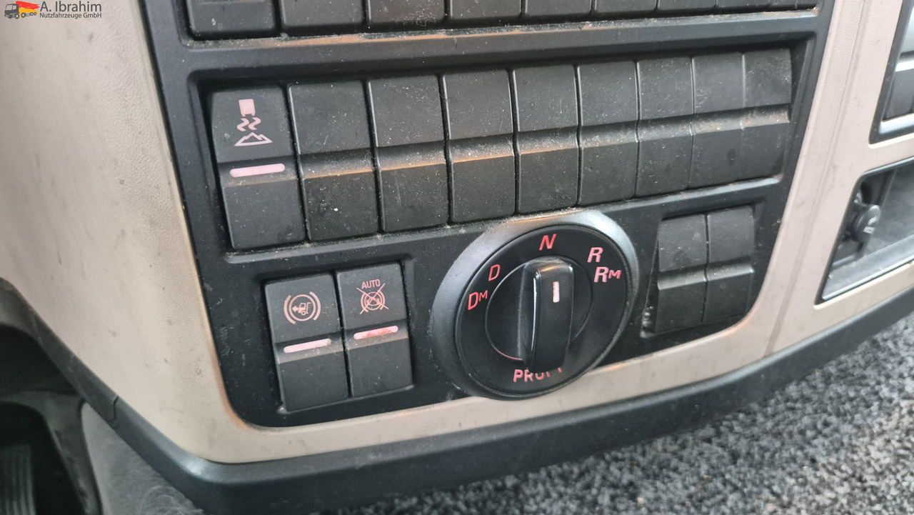 MAN 8.250 7,30 m Koffer, Navi, Topzustand - Carrinha de contentor: foto 5 MAN 8.250 7,30 m Koffer, Navi, Topzustand - Carrinha de contentor: foto 5