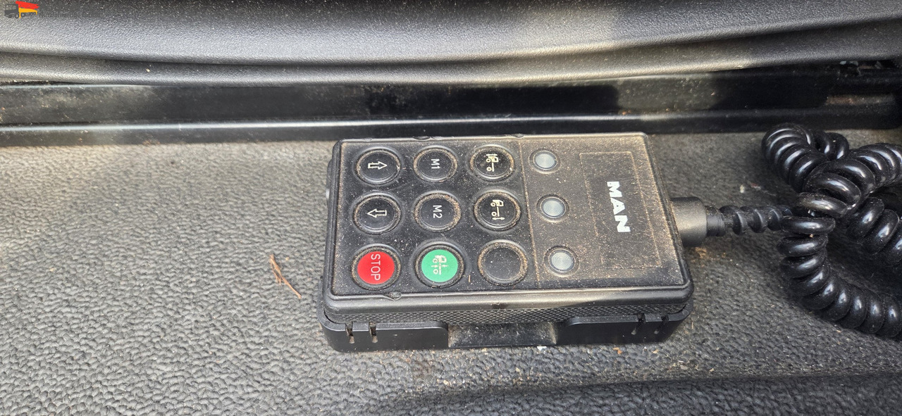 MAN TGM 18.290 Carrier Supra 950 U | LBW | 2 Kammer MT | Schneeketten - Camião frigorífico: foto 4 MAN TGM 18.290 Carrier Supra 950 U | LBW | 2 Kammer MT | Schneeketten - Camião frigorífico: foto 4