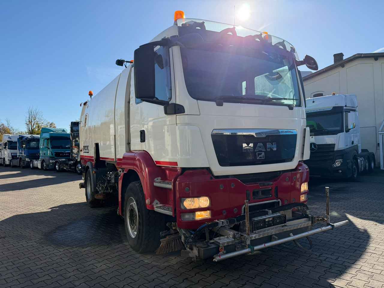 MAN TGS 18.440 Brock SL 280 2 Jumbo S 2 Seiten + HD | 12053 St. - Varredora urbana: foto 1 MAN TGS 18.440 Brock SL 280 2 Jumbo S 2 Seiten + HD | 12053 St. - Varredora urbana: foto 1