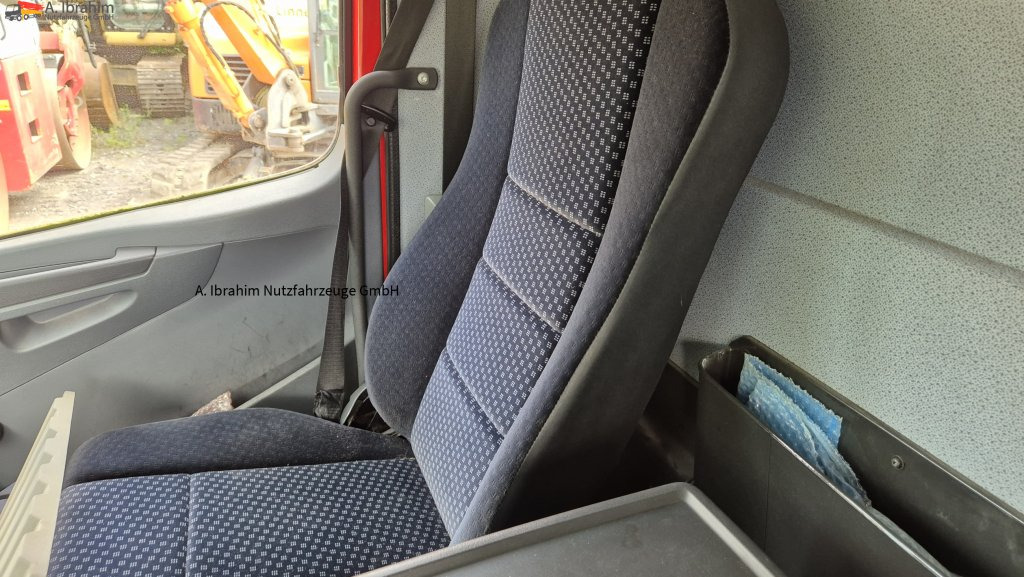 Mercedes-Benz 1222 Werkstattkoffer mit Regalsystem - Camião furgão: foto 5 Mercedes-Benz 1222 Werkstattkoffer mit Regalsystem - Camião furgão: foto 5