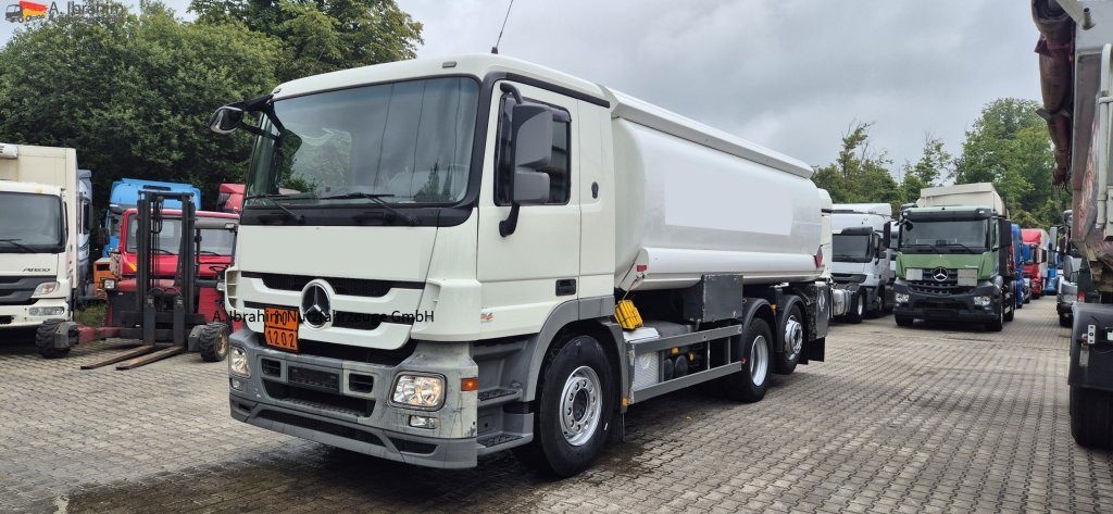 Mercedes-Benz 2536 L 3 Kammer 19500 L Oben Unten Befüllung - Caminhão tanque: foto 1 Mercedes-Benz 2536 L 3 Kammer 19500 L Oben Unten Befüllung - Caminhão tanque: foto 1