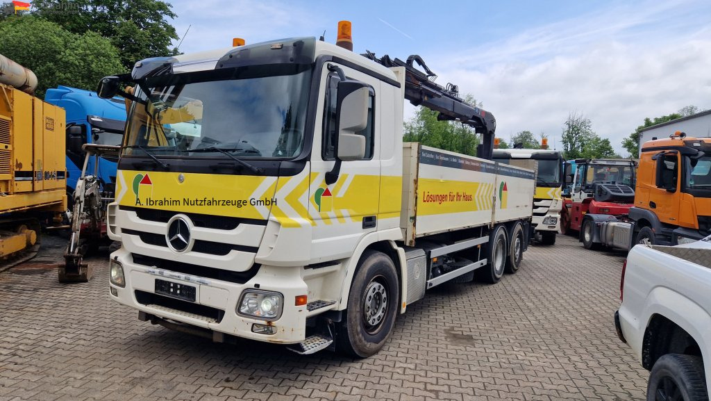 Mercedes-Benz 2541L Baustoff mit HIAB 122, Palettengabel Lift-Lenkachse - Camião grua, Camião de caixa aberta/ Plataforma: foto 1 Mercedes-Benz 2541L Baustoff mit HIAB 122, Palettengabel Lift-Lenkachse - Camião grua, Camião de caixa aberta/ Plataforma: foto 1