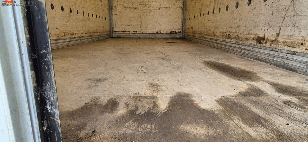 Mercedes-Benz 817  Möbelkoffer - Carrinha de contentor: foto 3 Mercedes-Benz 817  Möbelkoffer - Carrinha de contentor: foto 3