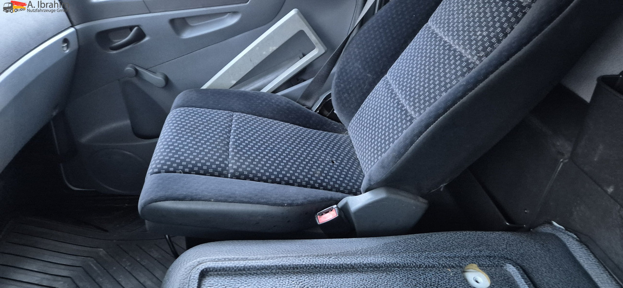 Mercedes-Benz 818L LBW, Luftfederung - Carrinha de contentor: foto 4 Mercedes-Benz 818L LBW, Luftfederung - Carrinha de contentor: foto 4