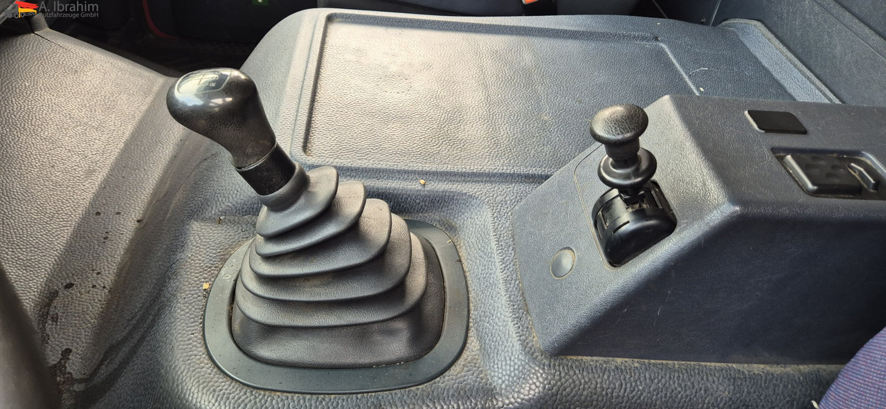 Mercedes-Benz 823 LBW | Radstand 4900 mm | 7.2 m Pritsche Klima | 3 Pedals - Carrinha de lona: foto 3 Mercedes-Benz 823 LBW | Radstand 4900 mm | 7.2 m Pritsche Klima | 3 Pedals - Carrinha de lona: foto 3