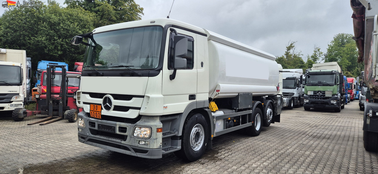 Mercedes-Benz Actros 2536 L 3 Kammern, 19500 L, mp3, Oben Unten Befüllung - Caminhão tanque: foto 1 Mercedes-Benz Actros 2536 L 3 Kammern, 19500 L, mp3, Oben Unten Befüllung - Caminhão tanque: foto 1