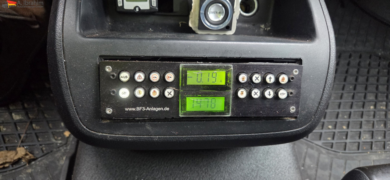 Mercedes-Benz Vito Tourer BF 3-GST Zeichen Anlage 3050 kg zzGw - Food truck: foto 4 Mercedes-Benz Vito Tourer BF 3-GST Zeichen Anlage 3050 kg zzGw - Food truck: foto 4