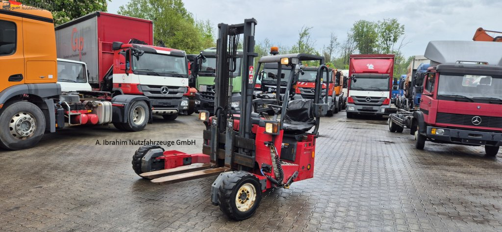 Moffett 4 Wege Stapler 20.4 einsatzbereit 3 Stck. vorhanden - Empilhadeira: foto 1 Moffett 4 Wege Stapler 20.4 einsatzbereit 3 Stck. vorhanden - Empilhadeira: foto 1