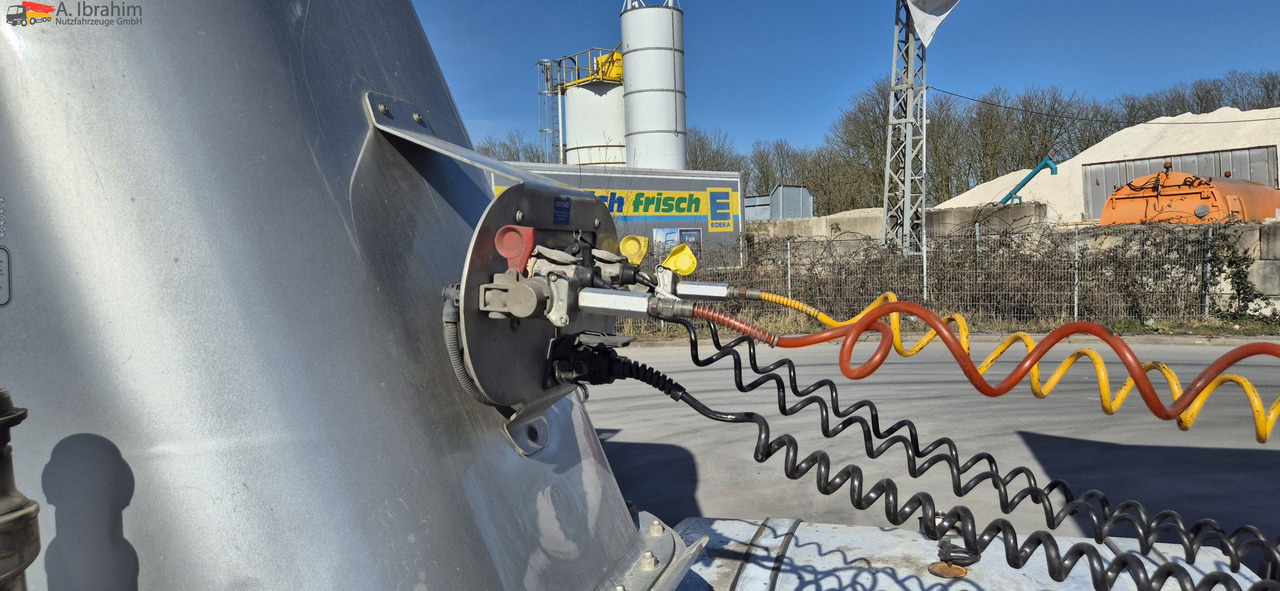 O.M.E.P.S Unfall, voll fahrbereit 35 cbm - Semirreboque silo: foto 2 O.M.E.P.S Unfall, voll fahrbereit 35 cbm - Semirreboque silo: foto 2