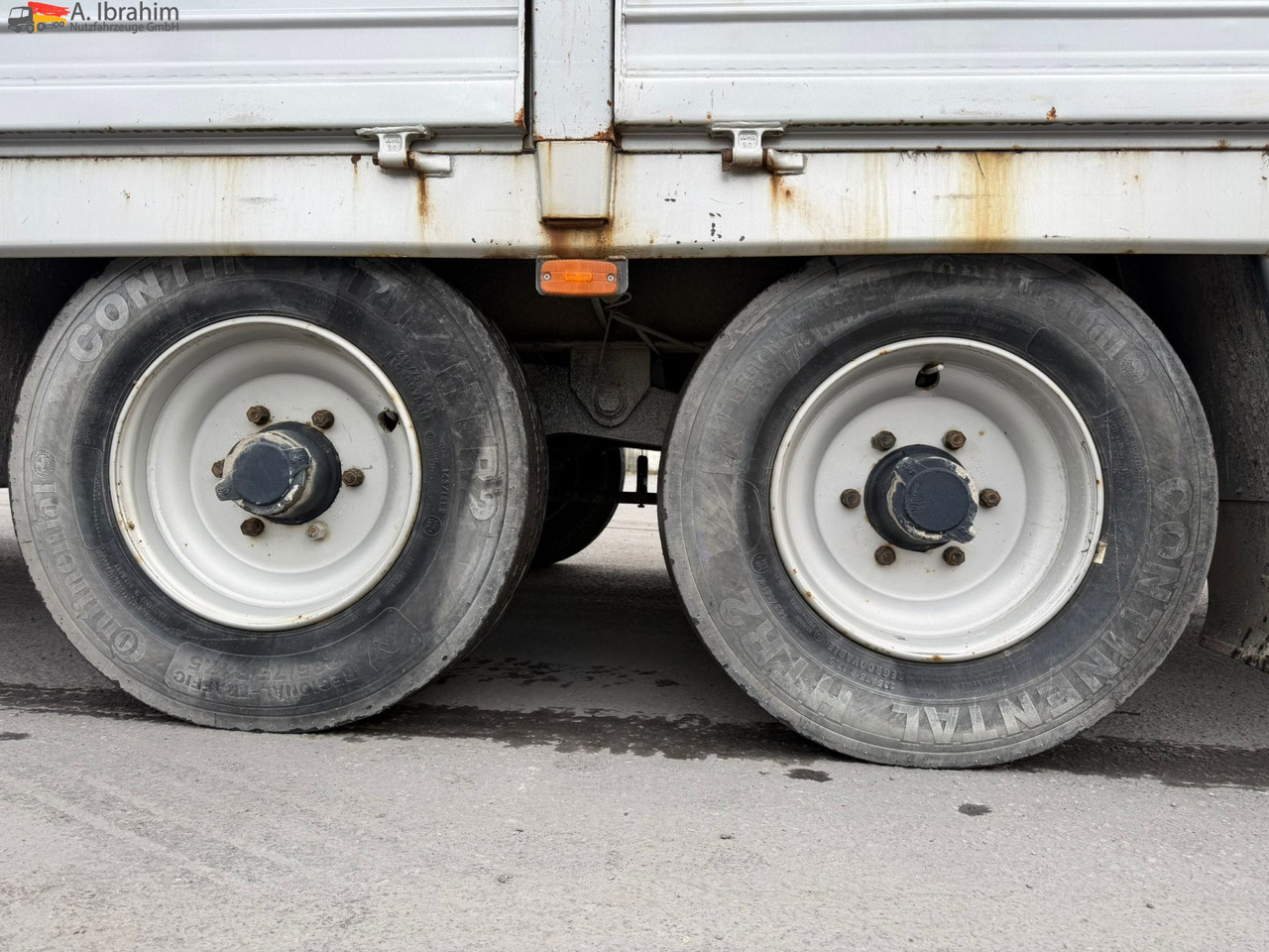 Obermaier TUE110 SDAH Tieflader | | Trommelbremse | Rampen | 7.2 Plattform | Stützfuß vorne - Reboque baixa: foto 3 Obermaier TUE110 SDAH Tieflader | | Trommelbremse | Rampen | 7.2 Plattform | Stützfuß vorne - Reboque baixa: foto 3