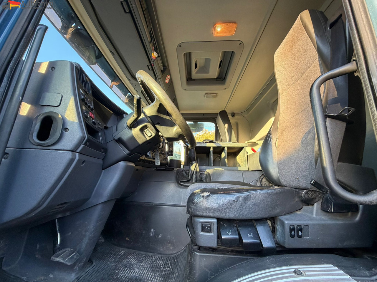 Scania B4X2 Edelstahlkipper für Tierkörperbeseitigung Kran MKG - Caminhão de lixo: foto 2 Scania B4X2 Edelstahlkipper für Tierkörperbeseitigung Kran MKG - Caminhão de lixo: foto 2