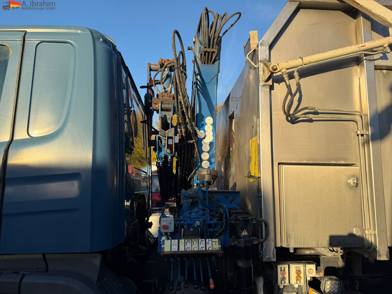 Scania B4X2 Edelstahlkipper für Tierkörperbeseitigung Kran MKG - Caminhão de lixo: foto 4 Scania B4X2 Edelstahlkipper für Tierkörperbeseitigung Kran MKG - Caminhão de lixo: foto 4