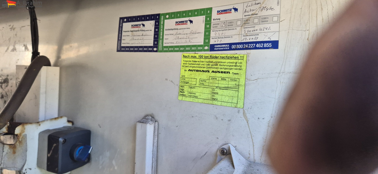 Schmitz SKO 24 Stirnwandschaden, voll fahrbereit Schmitz Kühlaggregat - Semi-reboque frigorífico: foto 4 Schmitz SKO 24 Stirnwandschaden, voll fahrbereit Schmitz Kühlaggregat - Semi-reboque frigorífico: foto 4