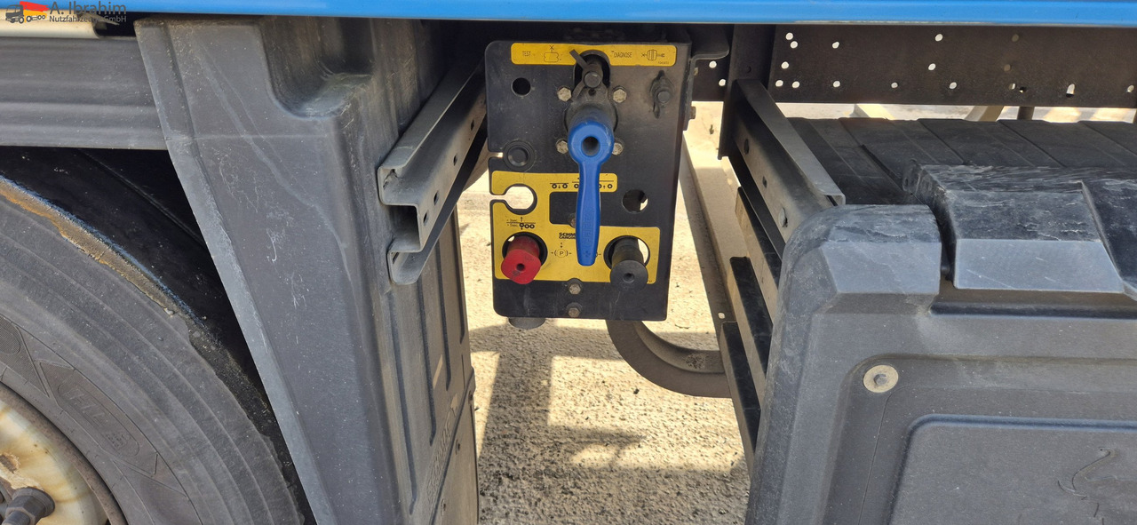 Schmitz SKO24 Carrier Vector 1550 reparierter Schaden Stütze links - Semi-reboque frigorífico: foto 2 Schmitz SKO24 Carrier Vector 1550 reparierter Schaden Stütze links - Semi-reboque frigorífico: foto 2