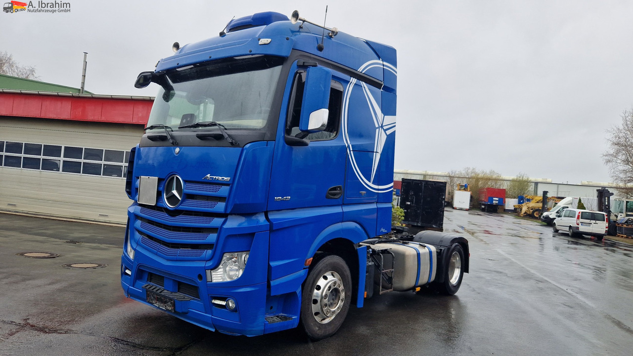 Mercedes-Benz 1843 Topzustand einsatzbereit, Motor nur 150 tkm - Tractor: foto 1 Mercedes-Benz 1843 Topzustand einsatzbereit, Motor nur 150 tkm - Tractor: foto 1