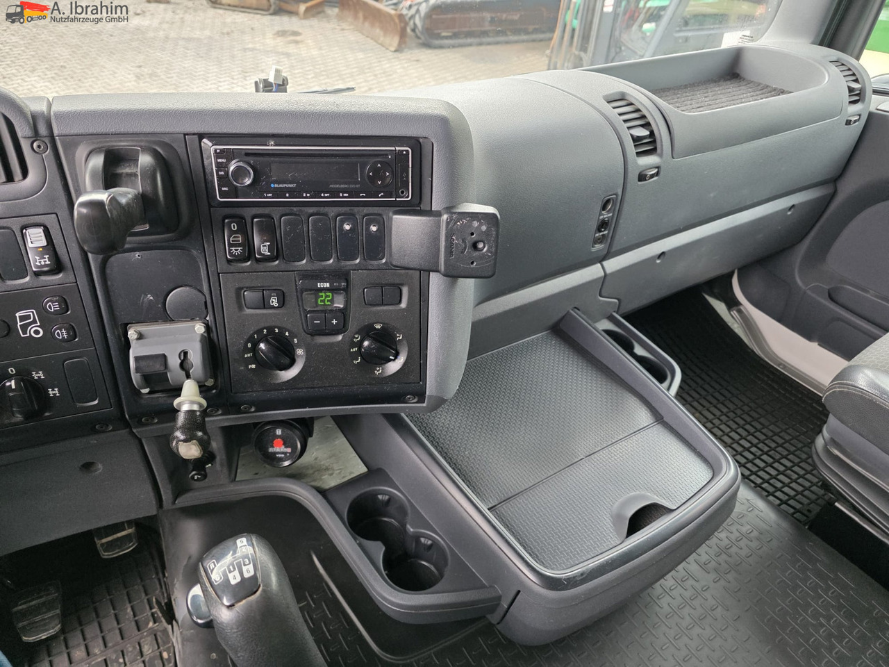 Scania R560 | 6x4 | V8 | Blatt Blatt | Schaltgetriebe |Kipphydraulik | Klima | Trommelbremse| 3 Pedals - Tractor: foto 5 Scania R560 | 6x4 | V8 | Blatt Blatt | Schaltgetriebe |Kipphydraulik | Klima | Trommelbremse| 3 Pedals - Tractor: foto 5