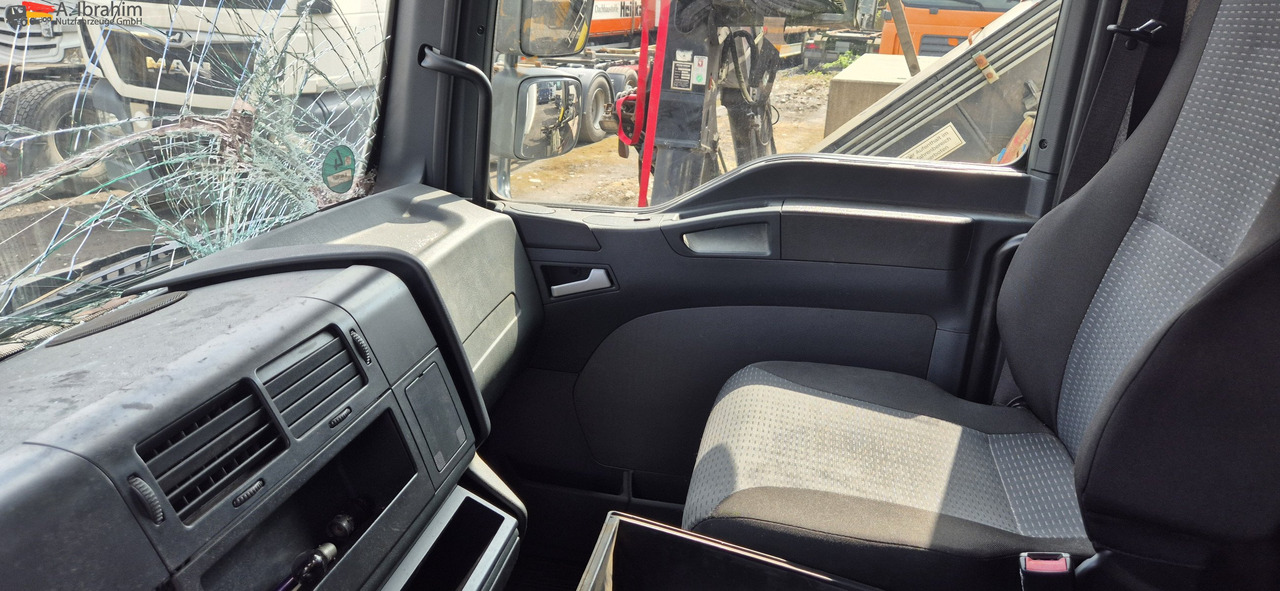 MAN TGL 8.150 4X2 BL Unfallschaden bedingt fahrbereit, Motor ok - Veículo comercial: foto 2 MAN TGL 8.150 4X2 BL Unfallschaden bedingt fahrbereit, Motor ok - Veículo comercial: foto 2