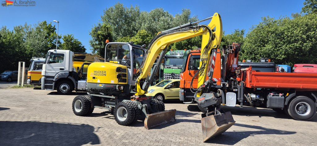 Wacker Neuson 6503 E05-07 hydr. Schnellwechsler mit Oilquick - Escavadeira de rodas: foto 1 Wacker Neuson 6503 E05-07 hydr. Schnellwechsler mit Oilquick - Escavadeira de rodas: foto 1