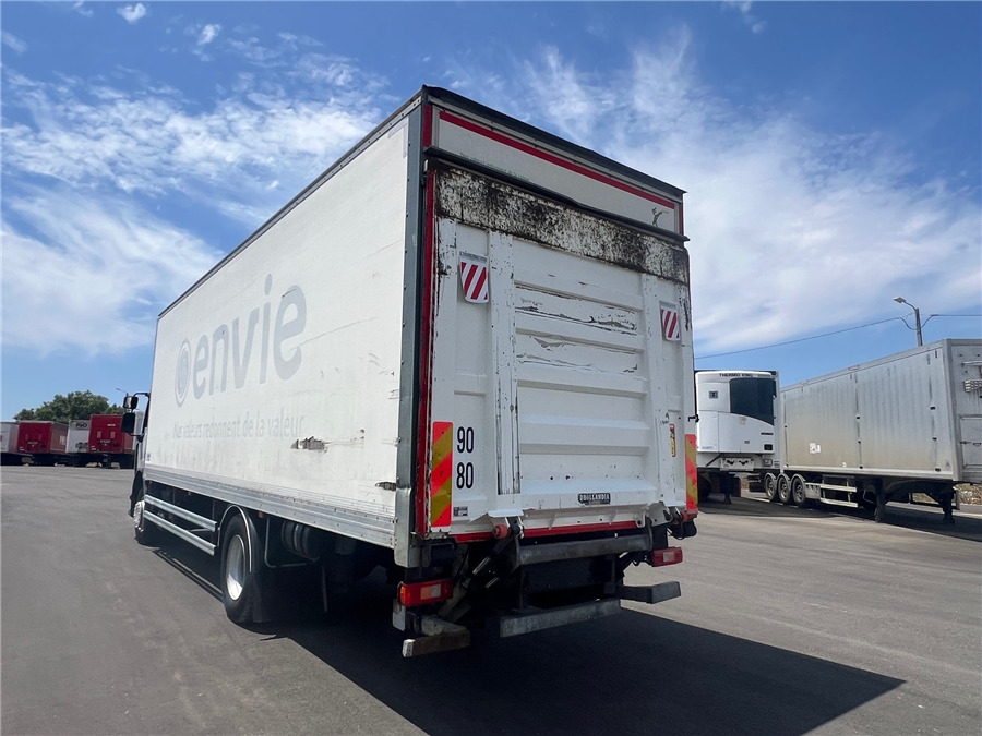 Renault D 19 - Camião isotérmico: foto 5 Renault D 19 - Camião isotérmico: foto 5