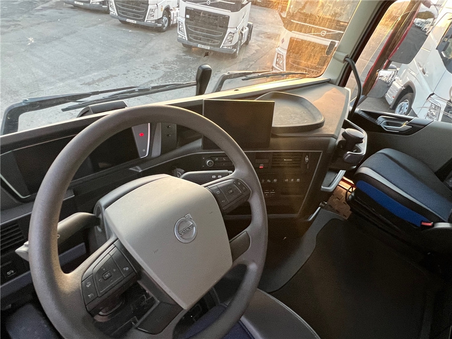 Fotografia de interior 1: Tractor Volvo FH500/RETARDER/PCOOL