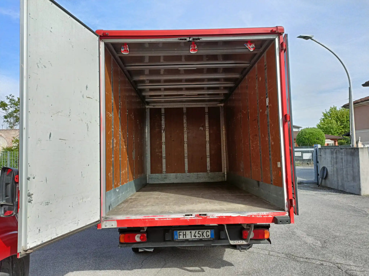 FIAT DUCATO BOX - Carrinha de contentor: foto 4 FIAT DUCATO BOX - Carrinha de contentor: foto 4